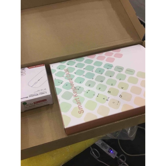 Rotating Keyboard Case for iPad 9th /8th /7th Gen 10.2 Inch - Picture 9 of 9